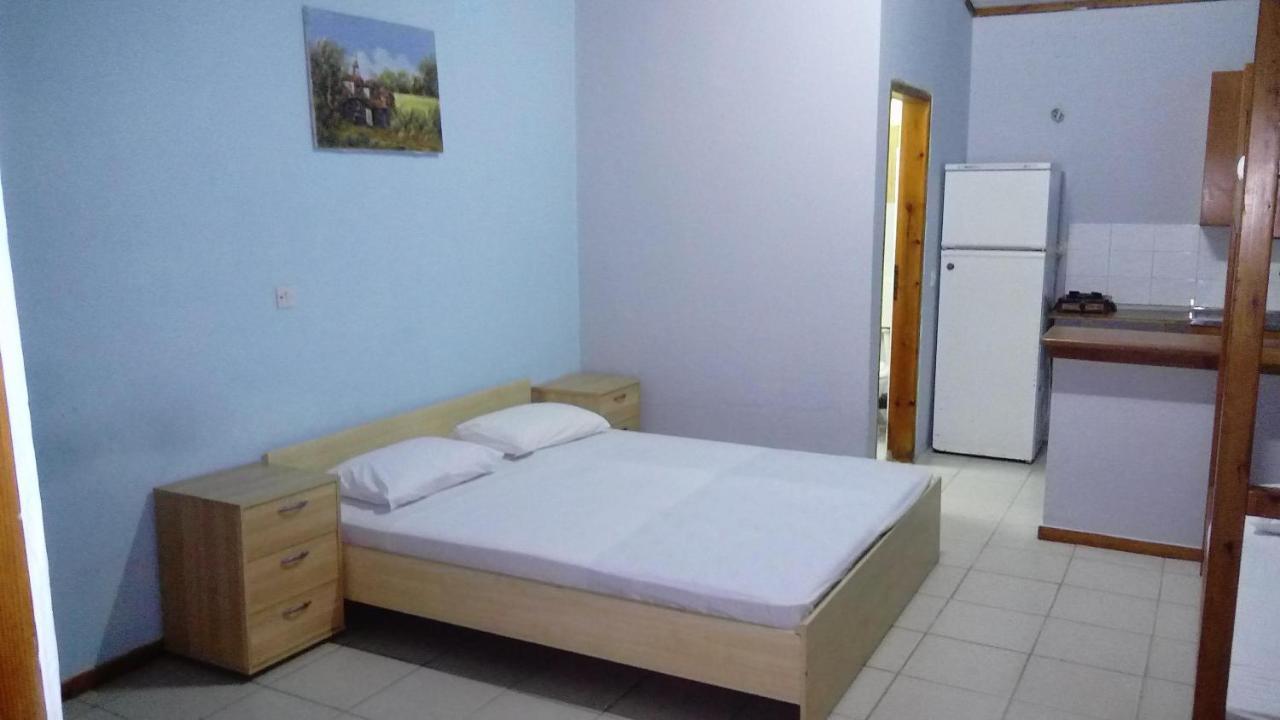 Camping Elizabeth Hotel Kalyvia Varikou ภายนอก รูปภาพ